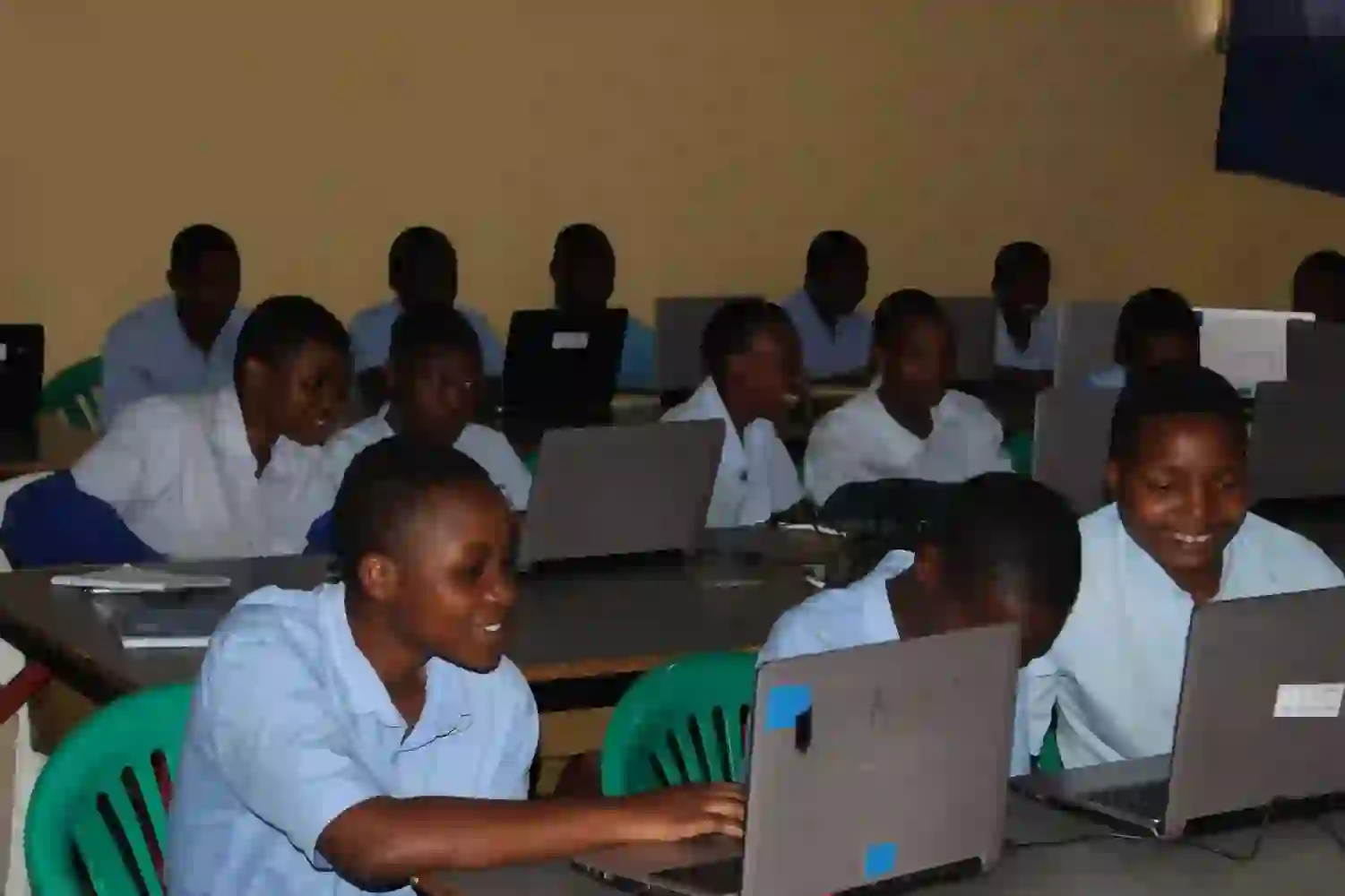 Ikigo cya giheke tss bazanye mudasobwa nshya zizajya zikoreshwaga n&rsquo; abanyeshuri.